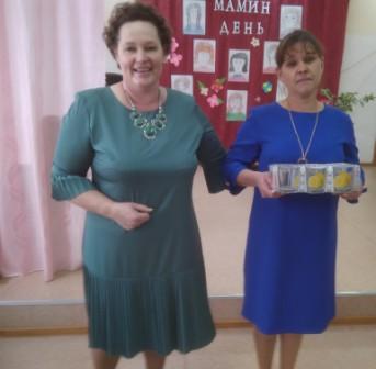 Подарок солистке Ирине Макушенко