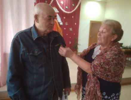 Вручение медали В.Г. Мазенову